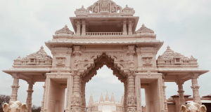 BAPS Shri Swaminarayan Mandir of Chicago Is a Must-See Hindu Temple