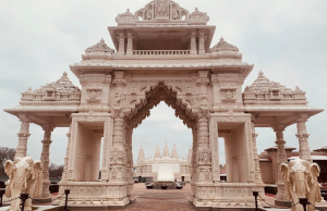 BAPS Shri Swaminarayan Mandir of Chicago Is a Must-See Hindu Temple