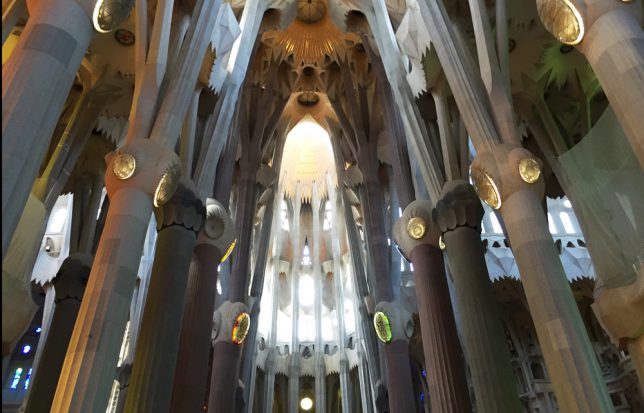 4 Amazing Photos of La Sagrada Familia Interior in Barcelona, Spain ...