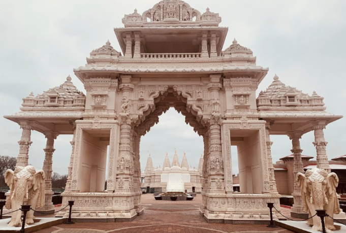 BAPS Shri Swaminarayan Mandir of Chicago Is a Must-See Hindu Temple